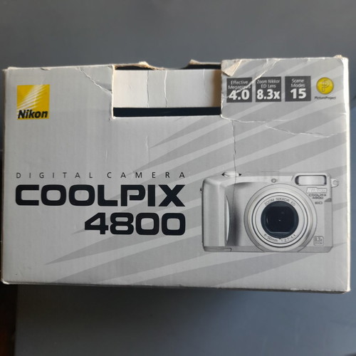 Nikon COOLPIX 4800 camera like new with full set and box
