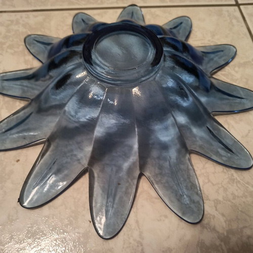 Vintage decorative flower plate in blue like new