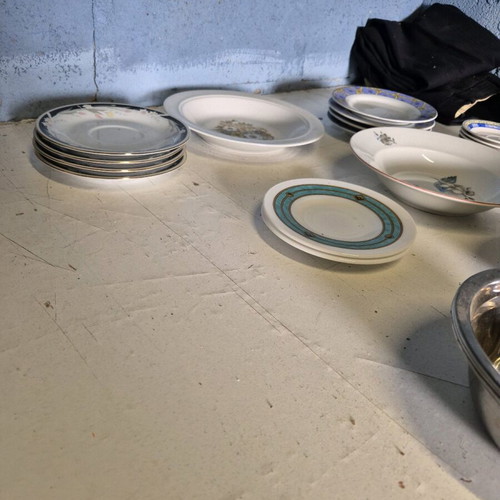 Cooking utensils and coffee saucers set like new, 24 pieces