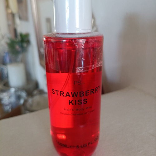 Strawberry Kiss Hair and Body Mist 150ml new, authentic