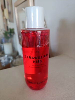 Strawberry Kiss Hair and Body Mist 150ml new, authentic