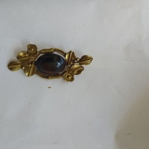 Vintage Authentic Brooch 1930-1950 Used, Brass & Natural Sardonyx
