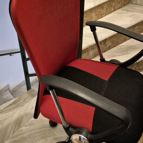 Sato swivel office chair like new