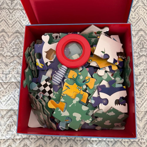 Ludattica Astronaut Puzzle like new with magnifying glass