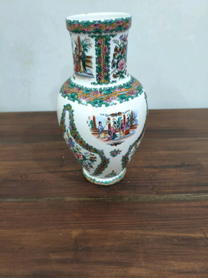 Porcelain vase from Italy 25cm height like new
