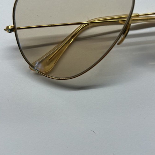 Ray Ban Aviator sunglasses used, gold color with case