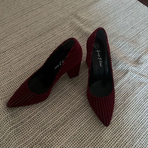 Bordeaux corduroy pumps like new, size 38