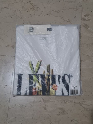 Levi's T-shirt new, white with multicolor print, size M