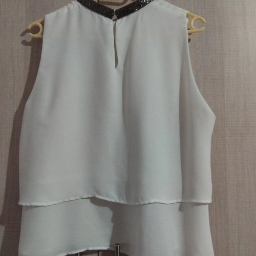 White Zara Basic blouse used, sleeveless with black beads, size L