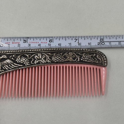 TsaTsara comb by Ioannis Douatzis like new, folk art sculpture