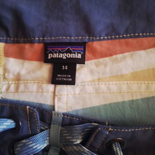 Patagonia Wavefarer women's shorts new, multicolor