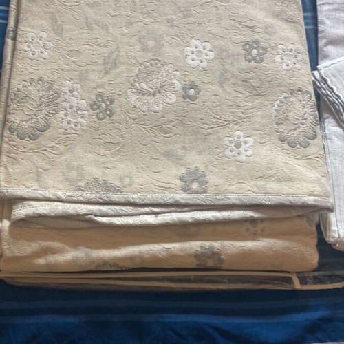 Carlucci quilt and king-size sheets set like new