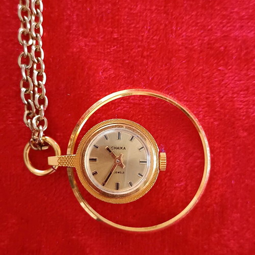 Winding pendant watch used