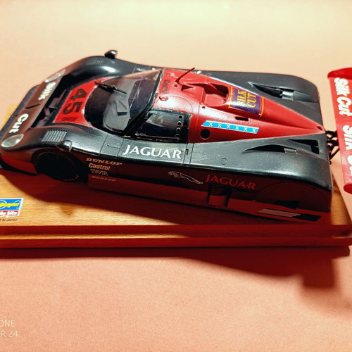 Jaguar XJR plastic model 1/24 new with wooden beech base