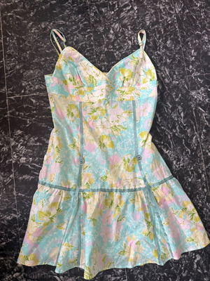 Women's mini dress multicolor like new with adjustable straps and ribbon details