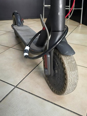 Xiaomi Mi Electric Scooter M365 μεταχειρισμένο με συμπαγή λάστιχα