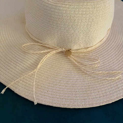 Women's white hat (hatelino) H&M like new