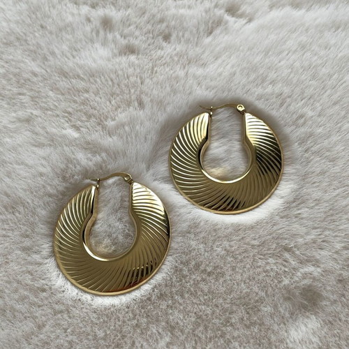 Women's gold earrings new, high quality