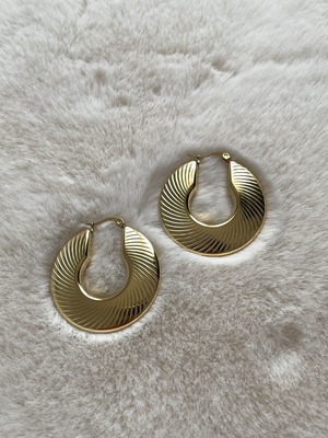Women's gold earrings new, high quality