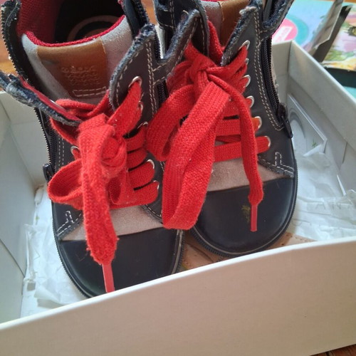 Geox boots size 26 unisex used with leather sole and zipper