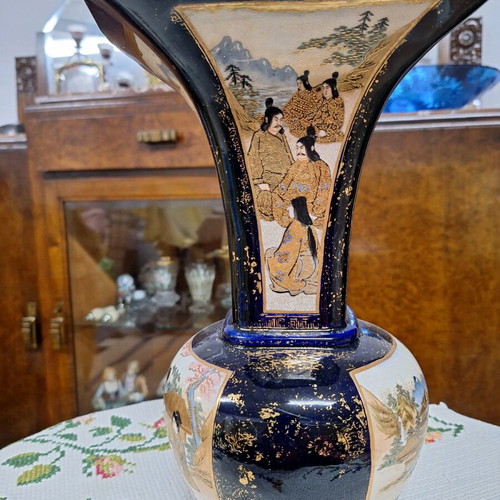 Japanese vase like new, antique with rare design and handmade details