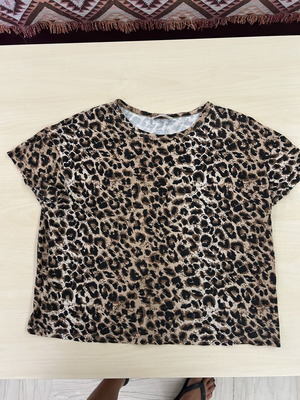 Zara T-shirt like new, size medium