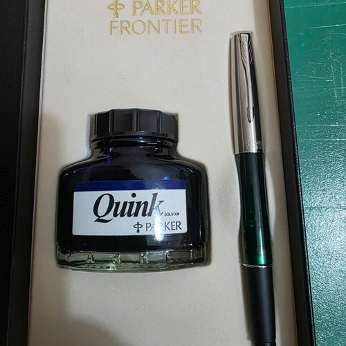 Parker Frontier fountain pen with ink gift set