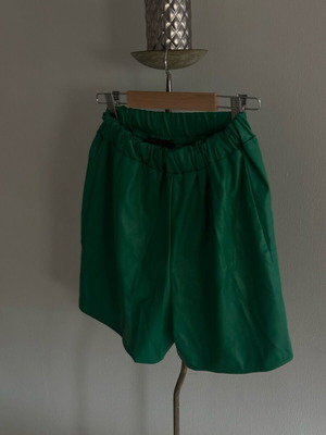Green leather shorts like new, size M/L