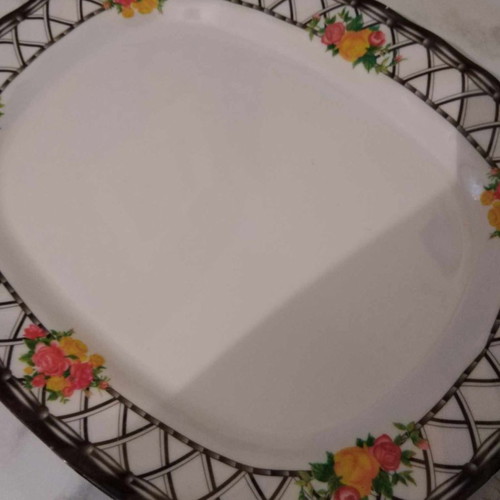 Plastic decor set like new, ideal for serving