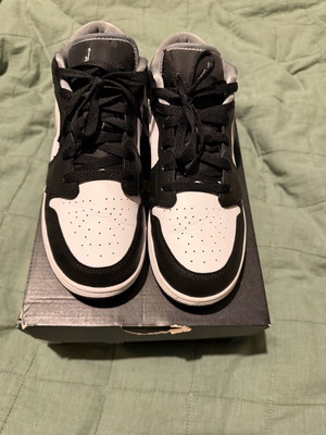 Air Jordan 1 Low Nike Black White Particle Grey like new, size 39