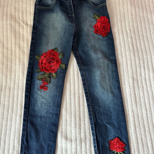 Girls' jeans size 8 years, 128 cm, like new with embroidered patches