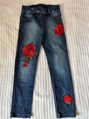 Girls' jeans size 8 years, 128 cm, like new with embroidered patches