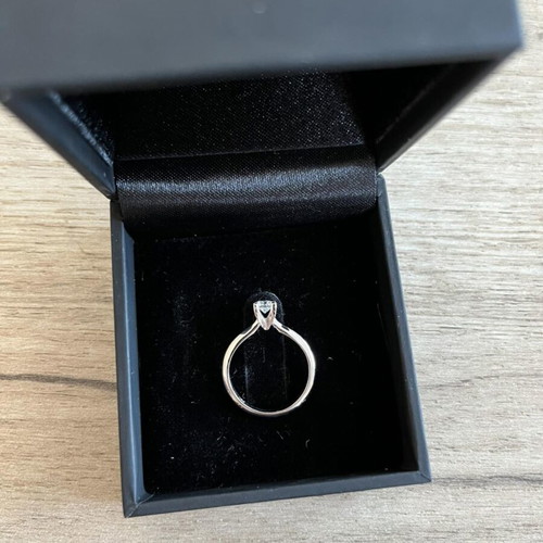 Monopetro ring 18k gold with 0.30ct diamond new