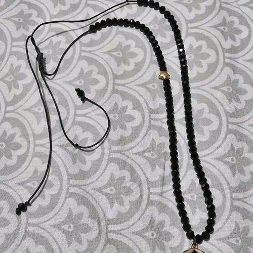 Beaded necklace like new, black and gold colors