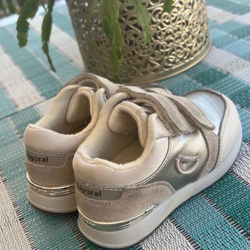 Mayoral sneakers 21 like new, neutral color, anatomical