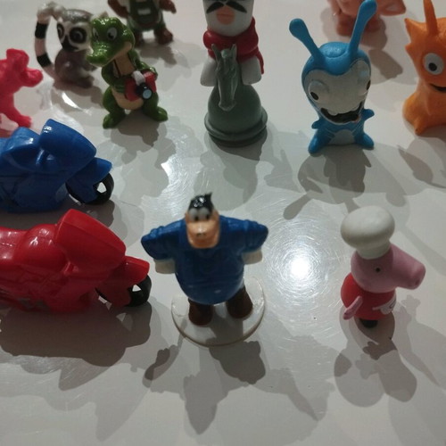 Various small toys like new, pack