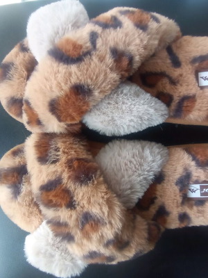 Παντόφλες σπιτιού λεοπάρ μοτίβο αχρησιμοποίητες με μαλακή γούνα