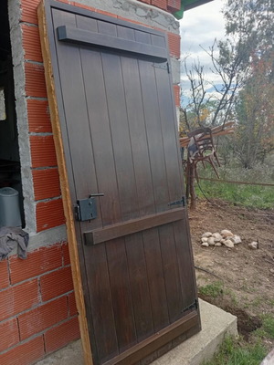 Wooden interior door new, dimensions 215x0.90, set of 2 pieces