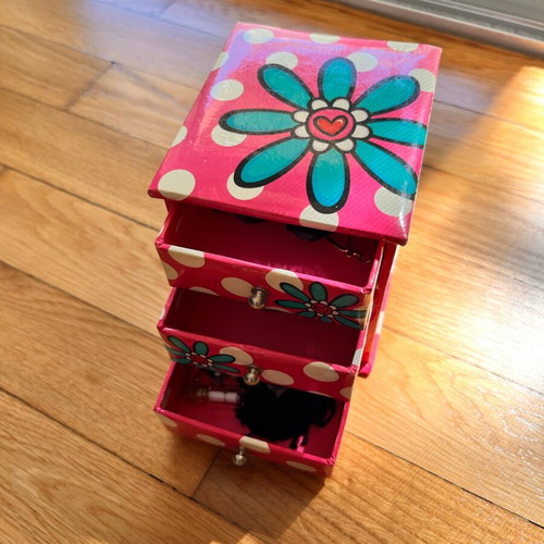 Children's jewelry box used, pink