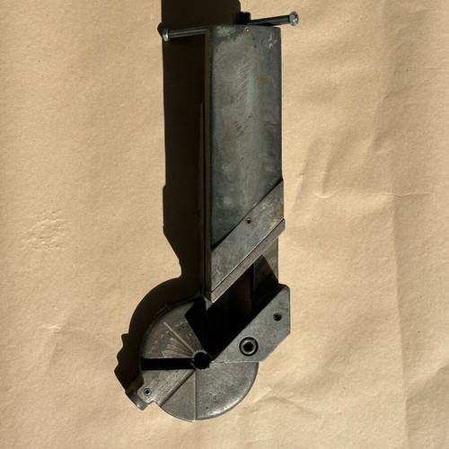 Lathe vise with angled jaws used 19.5 kgr