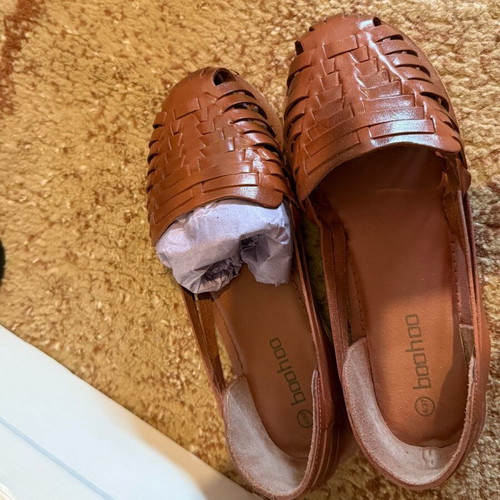 Boohoo Closed Woven Sandals New Size 37 Tan