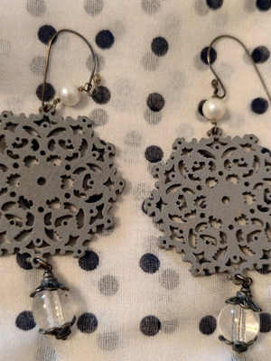 Gray long earrings like new