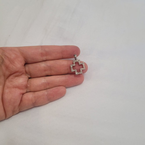 Cross pendant for necklace