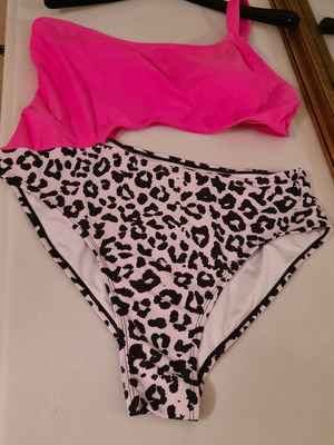 River Island bikini top and leopard print bottom new, size L
