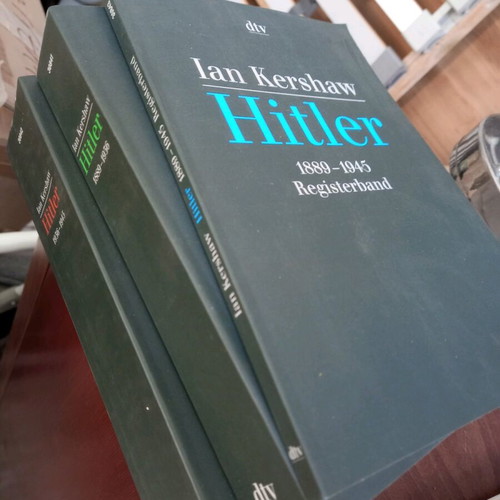 Collection of books about Hitler and Nazis like new, in German