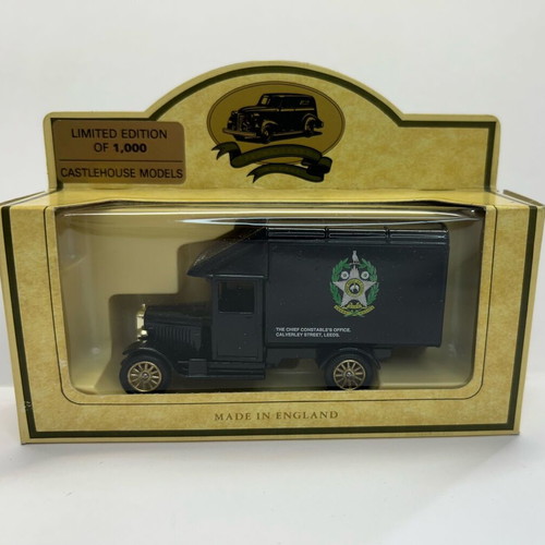 Lledo 1983 Morris Van Leeds City Police new