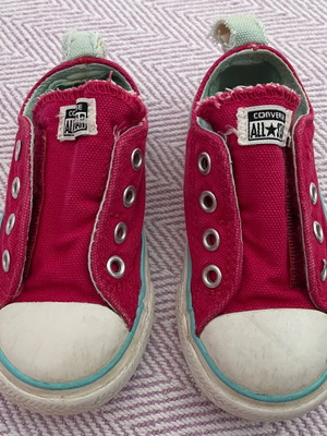 All star κοριτσιστικά παπούτσια μεταχειρισμένα, νούμερο 22, με χαλασμένο κρίκο