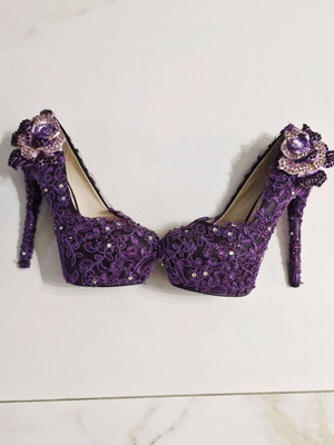 Purple shoes with lace and flowers, new, 14cm heel size 36
