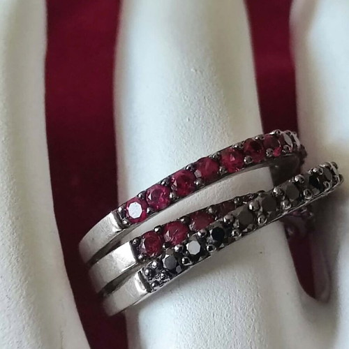 Silver ring 925 with red and black sapphires, new