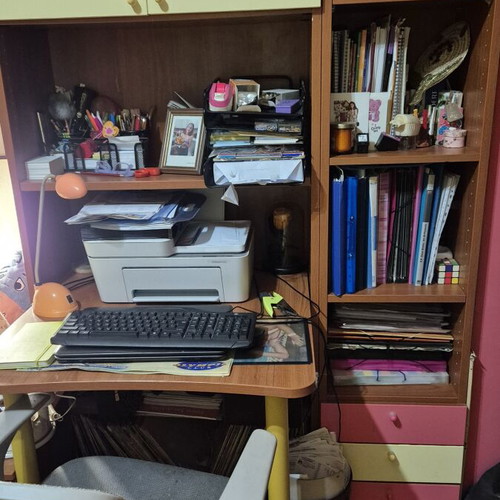 Dromeas desk with single-column bookshelf and chair like new
